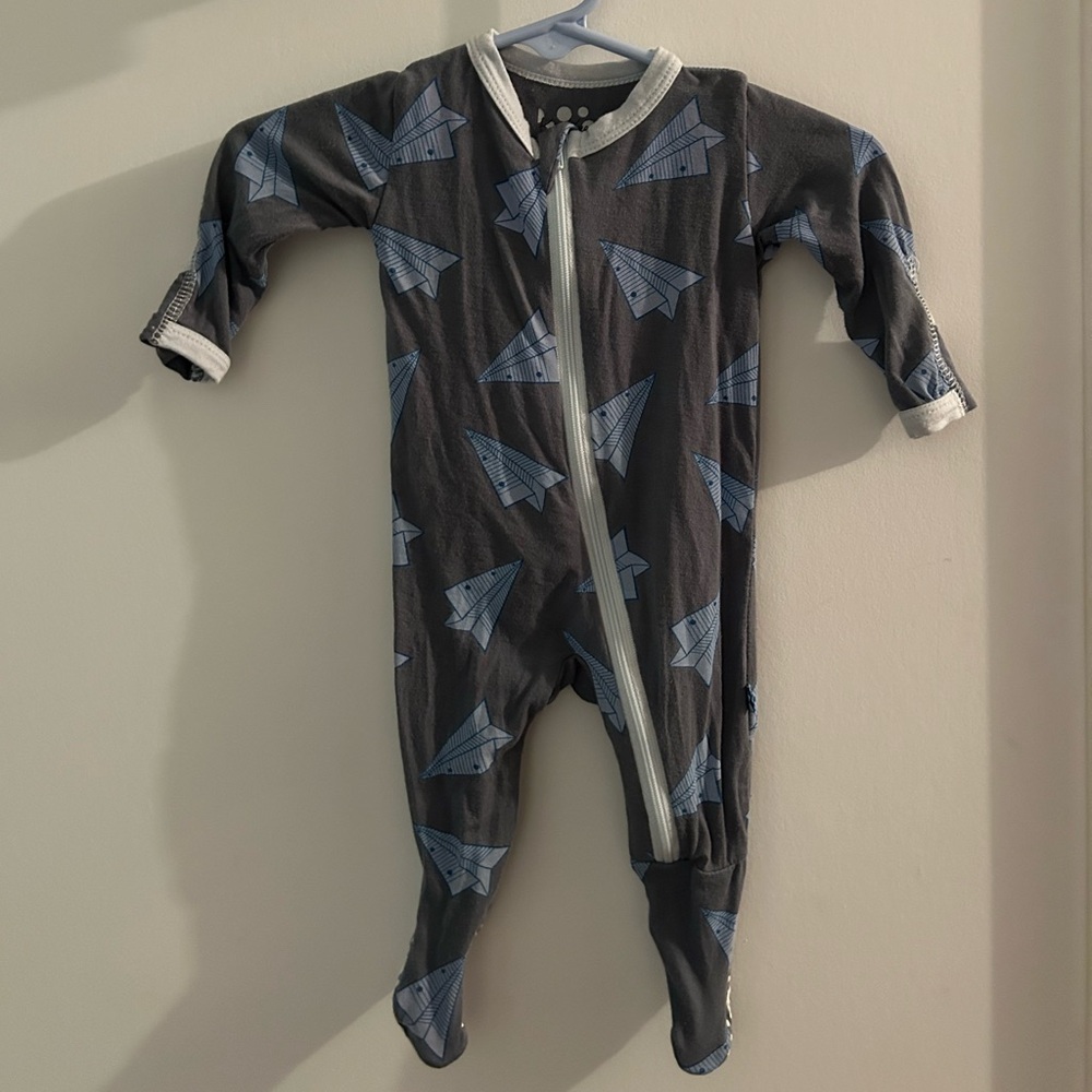 Kickee pants newborn paper airplanes zipper footie EUC
